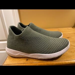 Size 8 Vessi runners. 100% waterproof